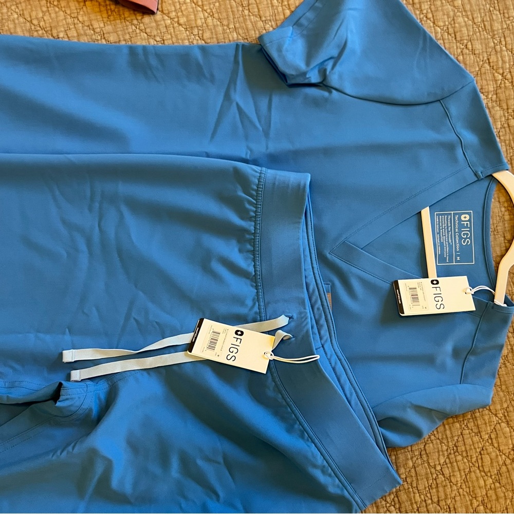 figs capri blue set